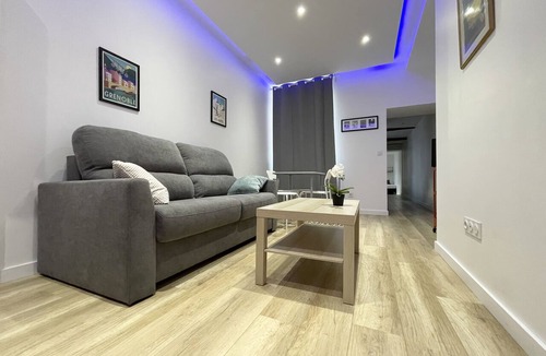Grenoble City Centre Apartment | #CF In White&Gray ⚫ Center