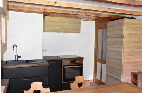 Pralognan-la-Vanoise Ski Chalet | Chalet, 200m from resort center, fireplace or stove, tv, 62m², Pralognan-la-Vanoise
