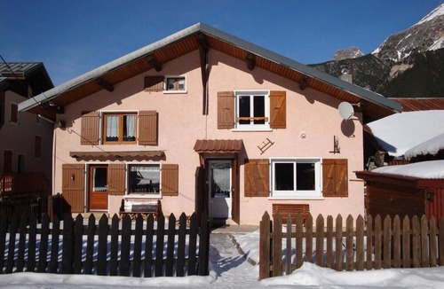 Pralognan-la-Vanoise Ski Chalet | Chalet, 200m from resort center, fireplace or stove, tv, 62m², Pralognan-la-Vanoise
