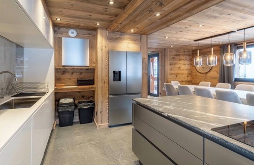 Les Gets Ski Chalet | Chalet 24 p Sauna/Jacuzzi close to the village center and ski lifts