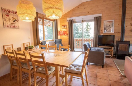 Villarodin-Bourget Ski Chalet | Chalet, 300m from resort center, Ground floor, balcony, parking, tv, ski locker, 100m², La Norma