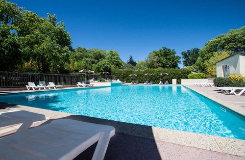 Montreal Ski Chalet | CHALET 5 -Terrace, garden furniture, beautiful view, swimming pool, summer entertainment