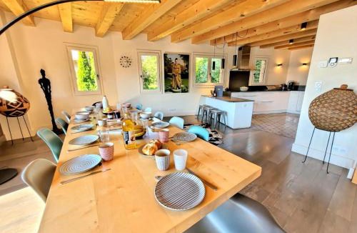Les Gets Ski Chalet | Chalet 6 chambres pour 12 pers avec cheminée et WiFi, vue montagnes - FR-1-598-176