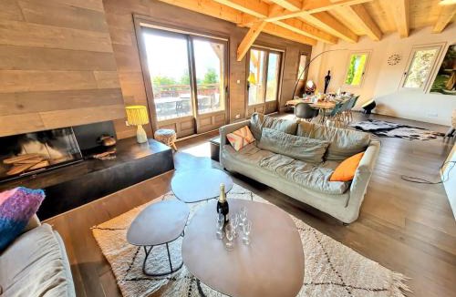 Les Gets Ski Chalet | Chalet 6 chambres pour 12 pers avec cheminée et WiFi, vue montagnes - FR-1-598-176