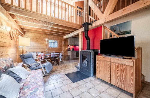 Verchaix Ski Chalet | Chalet “6p Classique - Amarock” with Mountain View, Private Terrace and Wi-Fi