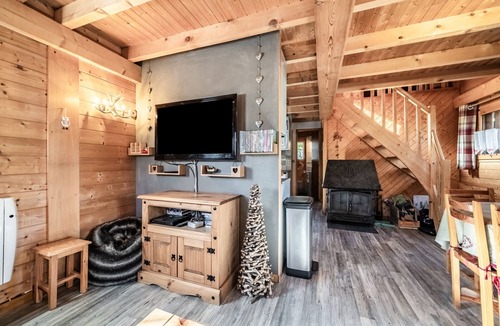 Verchaix Ski Chalet | Chalet “6p - Le Cocon Des Neiges”: Mountain View, Shared Terrace & Wi-Fi