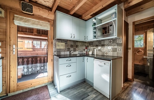 Verchaix Ski Chalet | Chalet “6p - Le Cocon Des Neiges”: Mountain View, Shared Terrace & Wi-Fi