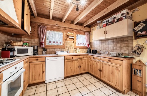 Verchaix Ski Chalet | Chalet '7p Comfort - Le Refuge' with Mountain View, Private Terrace and Wi-Fi