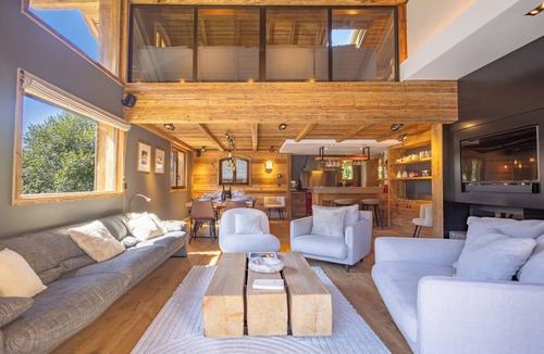 Meribel Ski Chalet | Chalet Bacaro - 14 guests