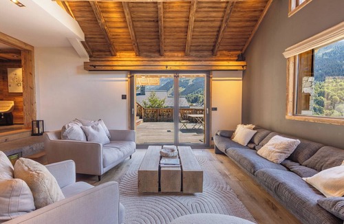 Meribel Ski Chalet | Chalet Bacaro - 14 guests