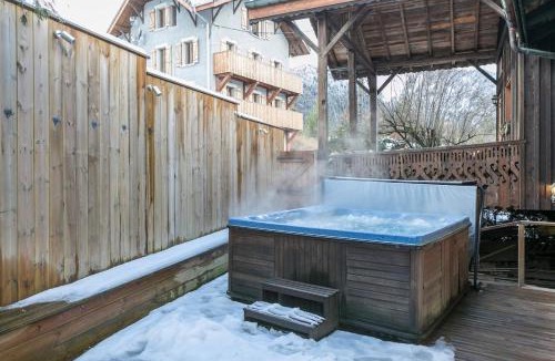 Morzine Ski Chalet | Chalet Credence Morzine Outdoor Hot Tub Sleeps 19