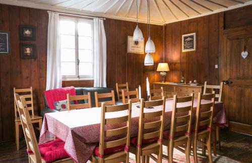 Morzine Ski Chalet | Chalet Credence Morzine Outdoor Hot Tub Sleeps 19