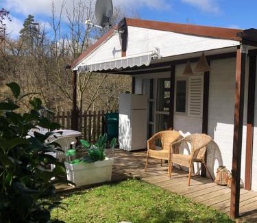 Chazelles-sur-Lyon Ski Chalet | Chalet familial style Bali dans camping avec piscine ouverte l'été