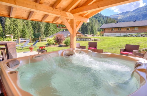 Chatel Ski Chalet | Chalet for 15 people - modern, large garden, close to the slopes and private spa