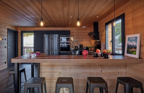 Notre-Dame-de-Bellecombe Ski Chalet | Chalet NDB - Modern and bright chalet for 12 on the pistes - OVO Network