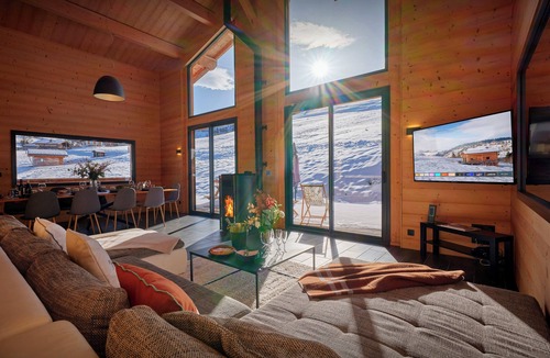 Notre-Dame-de-Bellecombe Ski Chalet | Chalet NDB - Modern and bright chalet for 12 on the pistes - OVO Network