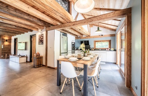 Samoens Ski Chalet | Chalet 'La Glière De L'Etelley' with Mountain View, Private Terrace and Wi-Fi