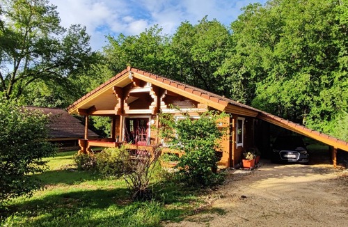 Mauroux House | Chalet Le Roy in Mauroux – Relaxation, Nature & Family Fun!