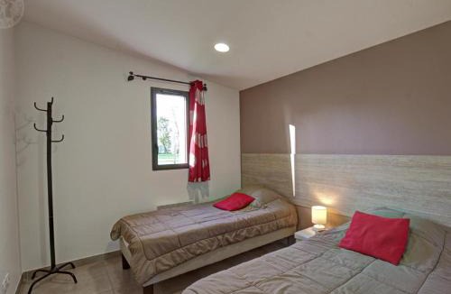 Veauchette House | Chalet moderne 4-6 pers, animaux acceptés, terrasse privée - FR-1-496-79