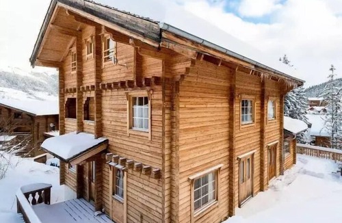 La Perriere Ski Chalet | Chalet Noella - Noella - Traditional and rustic chalet