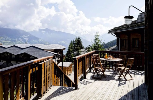 La Perriere Ski Chalet | Chalet Orchis - Traditional chalet of 200m2, panoramic view.