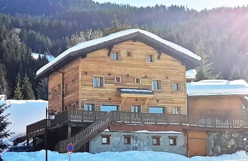 La Perriere Ski Chalet | Chalet Orchis - Traditional chalet of 200m2, panoramic view.