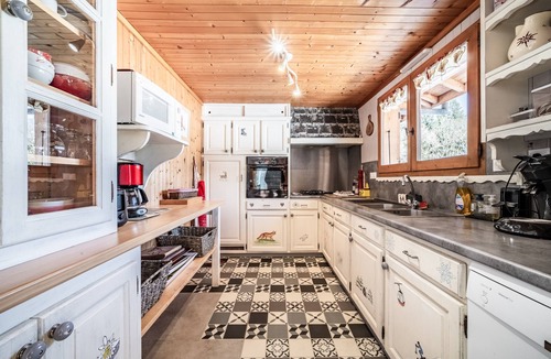 Thonon-les-Bains Ski Chalet | Chalet 'Phidel - 11 People' with Mountain Views, Private Terrace, and Wi-Fi