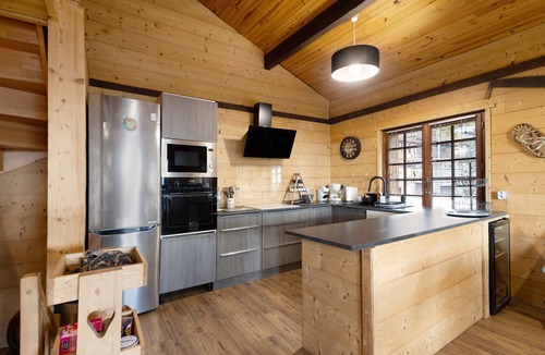 Les Angles Ski Chalet | Chalet Sorbiers: 8 bedrooms, splendid view of the lake, private terrace & skiing 150m away