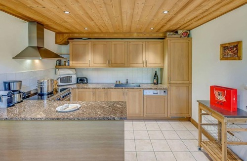 Les Brevieres Ski Chalet | Chalet, view ski slopes, sauna, terrace, balcony, fireplace or stove, tv, ski locker, 170m², Tignes