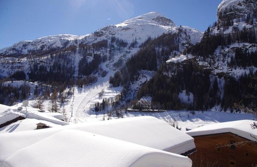 Les Brevieres Ski Chalet | Chalet, view ski slopes, sauna, terrace, balcony, fireplace or stove, tv, ski locker, 170m², Tignes