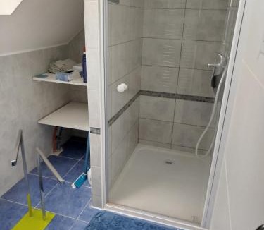Cluses Bed & Breakfast | Chambre dans maison avec parking
