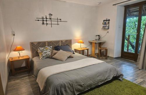 Saint-Benoit Apartment | Chambre de la cascade de Glandieu