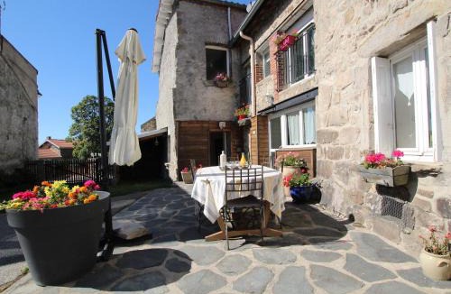 Saint-Just-Malmont Bed & Breakfast | Chambres d'hôtes familiales à Saint-Just-Malmont - FR-1-582-480