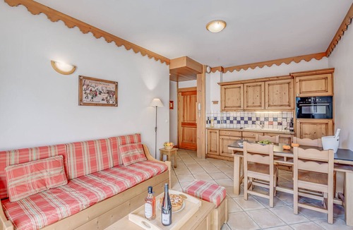 Champagny-en-Vanoise Apartment | Champagny - 3 rooms, balcony, SPA access, WIFI included, sleeps 6