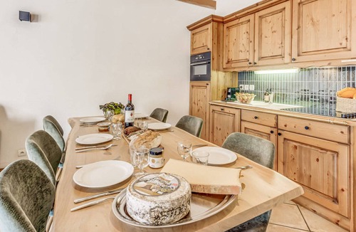 Champagny-en-Vanoise Apartment | Champagny en Vanoise - 4-Room Apartment, 8 pers, Wifi, Pets Allowed