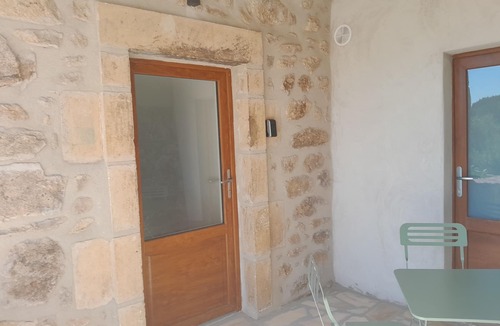 Gilhoc-sur-Ormeze Apartment | Charmant Appartement au Calme Avec 1 Chambre