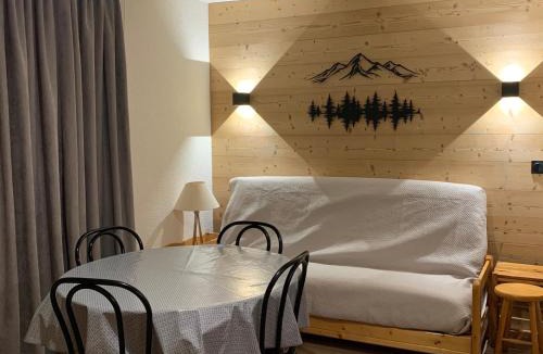 Montalbert Apartment | Charmant appart 2P cabine, rénové, balcon, parking gratuit, pied des pistes - FR-1-755-22