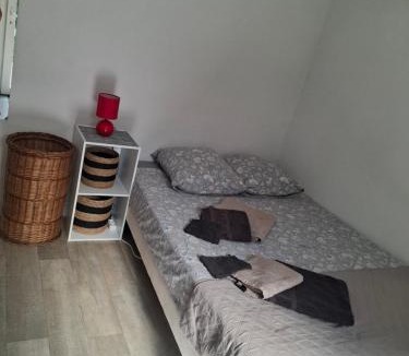 La Cote-Saint-Andre Apartment | Charmant studio RDC avec terrasse, parking & cuisine équipée