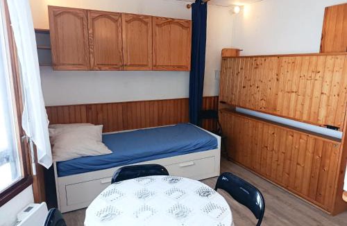 Arette Apartment | Charmant studio accès direct aux pistes et GR10, vue sur la vallée