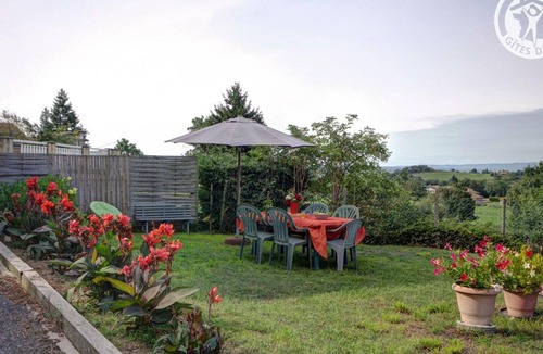 Saint-Heand Cottage | Charming 2-Bedroom Cottage with Private Garden and Terrace, Near Saint-Étienne