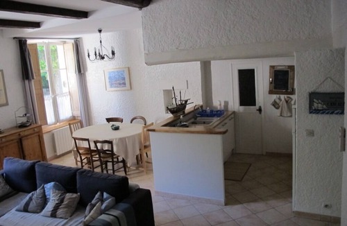 Rustrel Apartment | Charming apartment at the foot of the Luberon ochres
