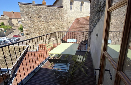 Cluny Apartment | Charming apartment with terrace in the historic center of Cluny