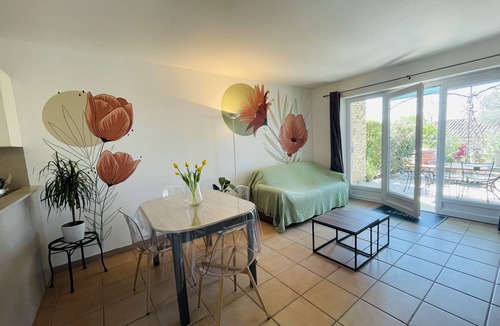 Gordes House | Charming Bastidon with Terrace, Garden, and Pool in Gordes, Luberon