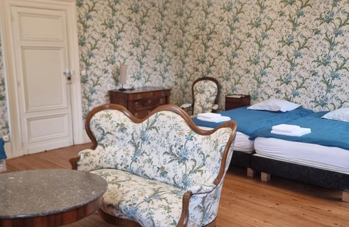 Golfech Other | Charming chateau, spacious and pleasant. Heated swimming pool. Promos and discounts.