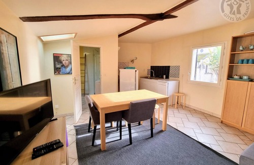 Mareil-Marly Apartment | Charming cottage with WIFI near Paris