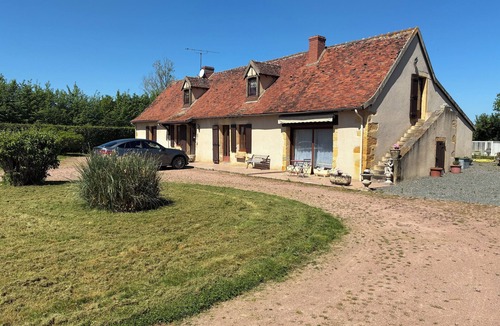 Gueugnon House | Charming farmhouse with swimming pool - calm & nature