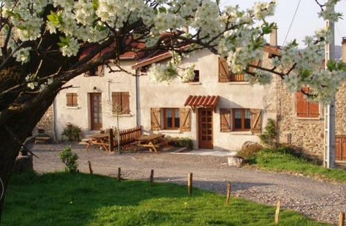 Saint-Chamond Cottage | Charming gîte with WIFI and terrace, 15 min from Saint-Étienne