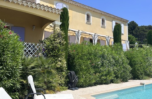 Cadenet House | Charming Mediterranean Provencal Villa Luberon with 4 bedrooms, swimming pool