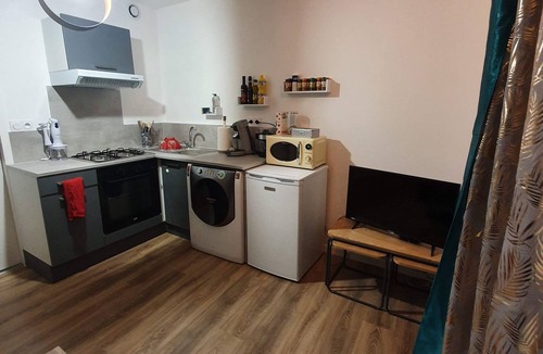 Tain-l'Hermitage Apartment | CHARMING SMALL F1 IN TOWN CENTER WITH TERRACE