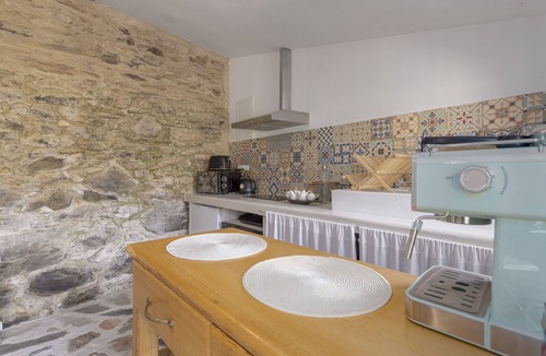 Glorianes House | Charming Stone Cottage for Rent in a Picturesque Pyrenean Village